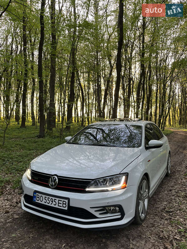 Седан Volkswagen Jetta 2015 в Борщеве