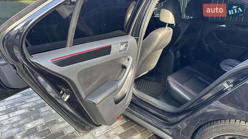 Седан Volkswagen Jetta 2015 в Полтаве