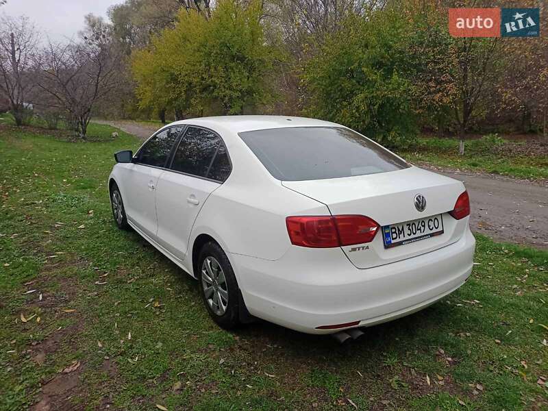 Седан Volkswagen Jetta 2012 в Ромнах