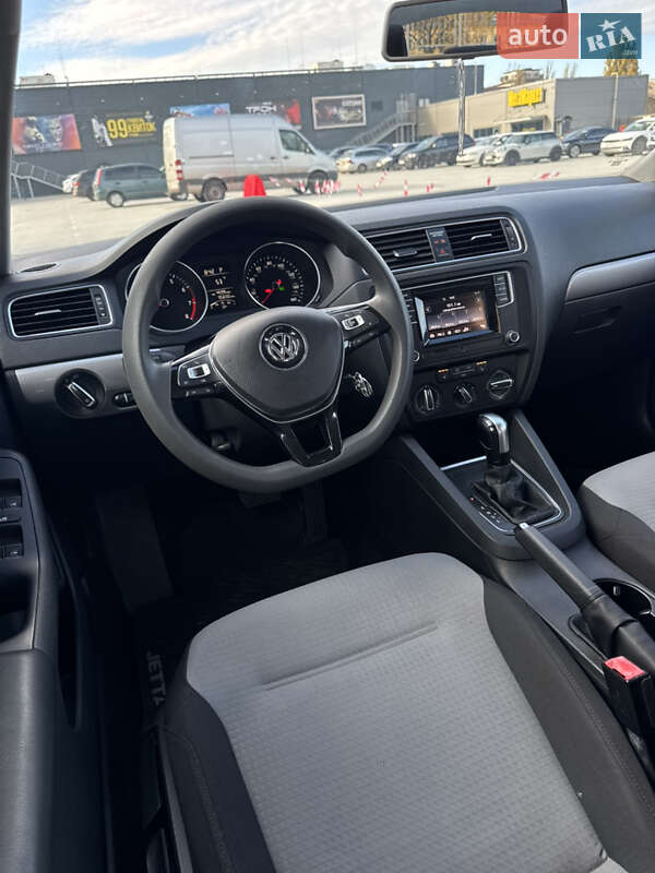 Седан Volkswagen Jetta 2016 в Києві
