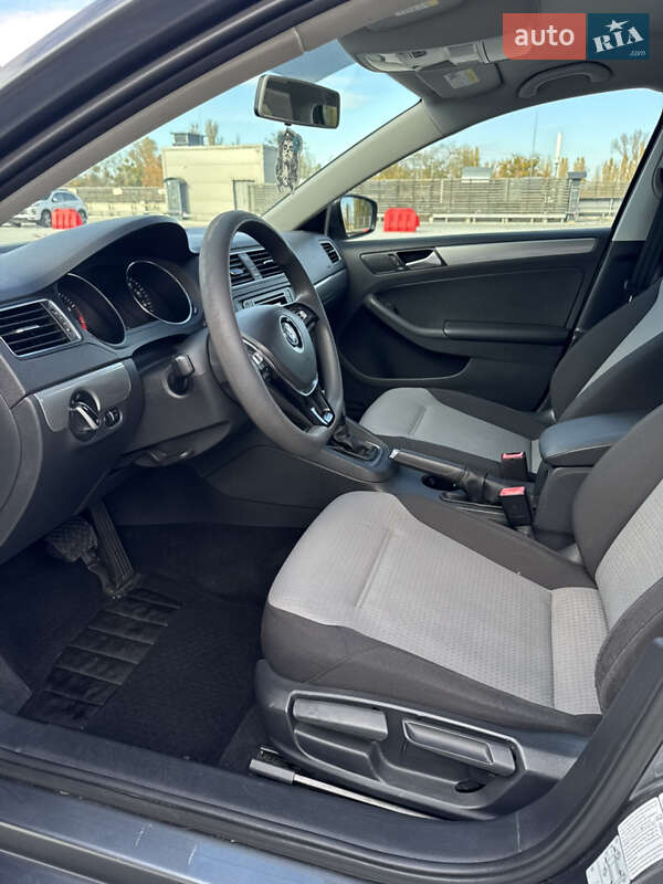 Седан Volkswagen Jetta 2016 в Києві