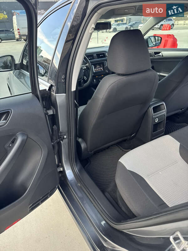 Седан Volkswagen Jetta 2016 в Києві
