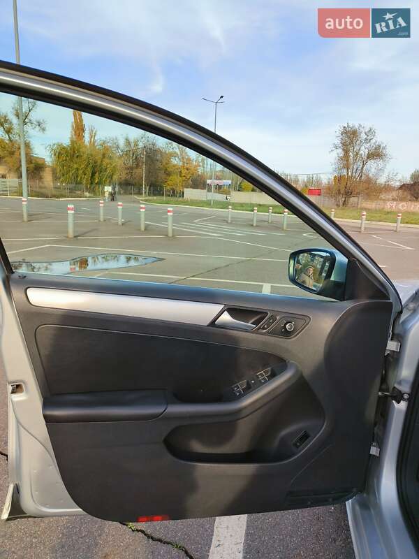 Седан Volkswagen Jetta 2012 в Кривому Розі