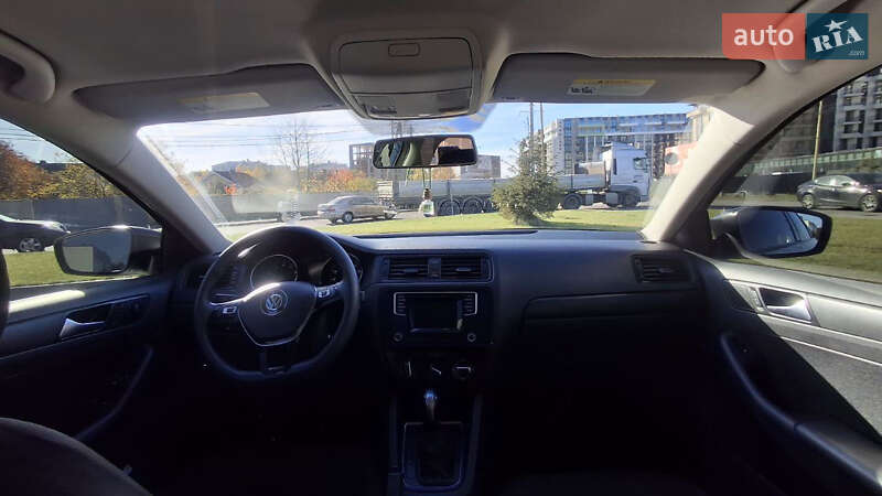 Седан Volkswagen Jetta 2016 в Ужгороде