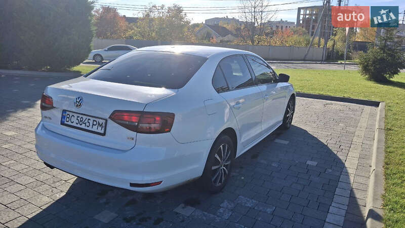 Седан Volkswagen Jetta 2016 в Ужгороде