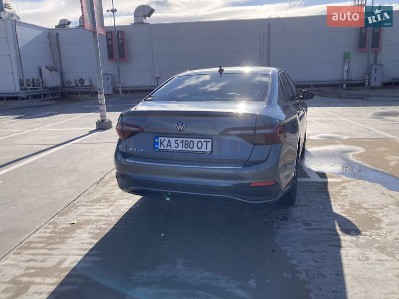 Седан Volkswagen Jetta 2022 в Киеве