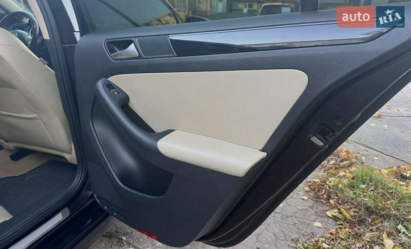 Седан Volkswagen Jetta 2014 в Хмельницком