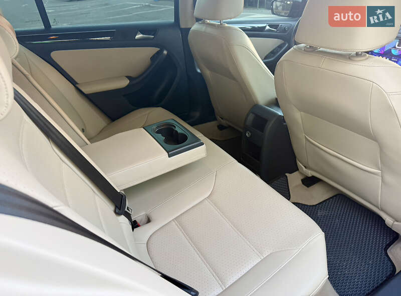 Седан Volkswagen Jetta 2014 в Хмельницком