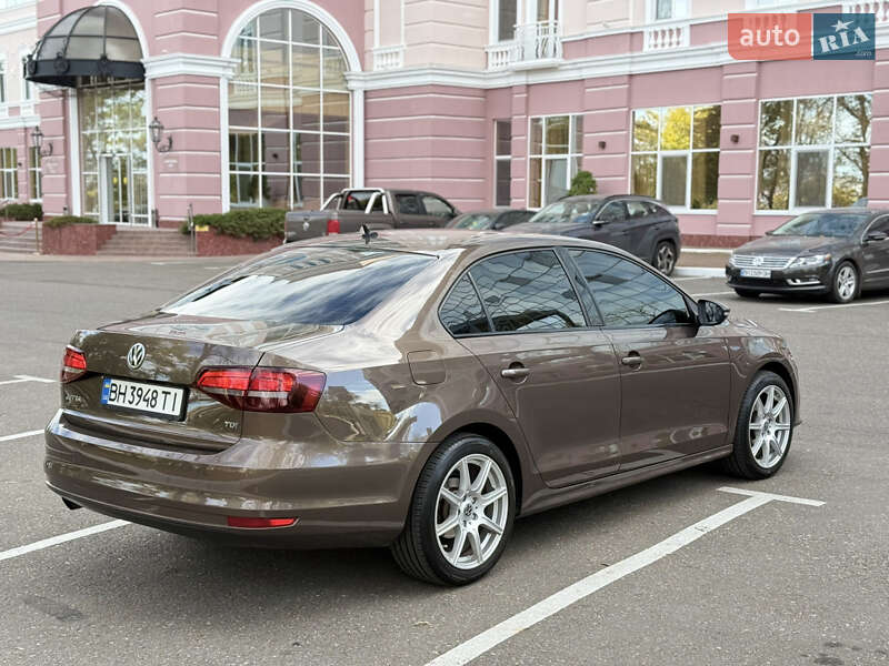 Седан Volkswagen Jetta 2016 в Одессе
