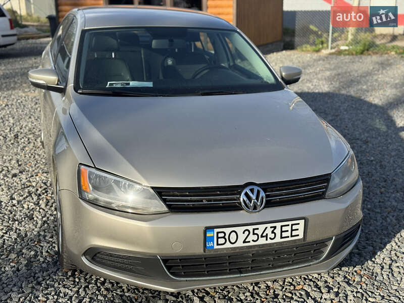 Седан Volkswagen Jetta 2012 в Хмельницком