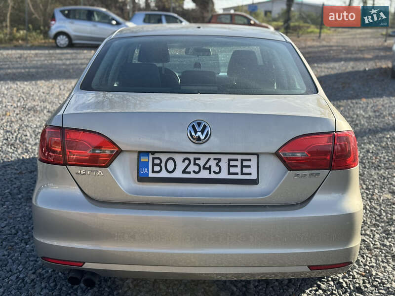 Седан Volkswagen Jetta 2012 в Хмельницком
