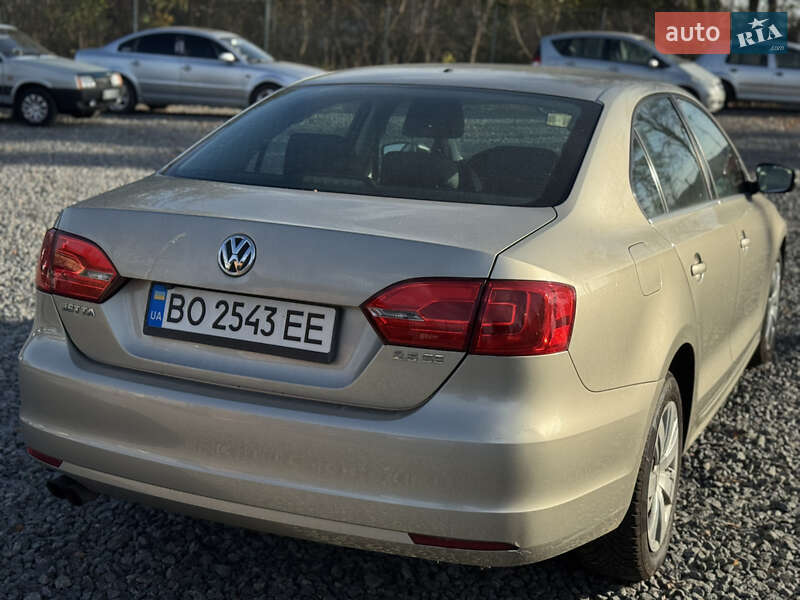 Седан Volkswagen Jetta 2012 в Хмельницком