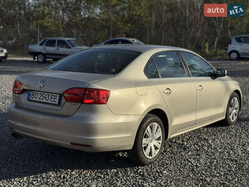 Седан Volkswagen Jetta 2012 в Хмельницком