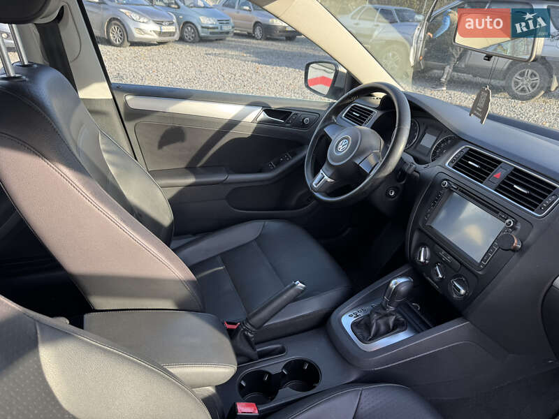 Седан Volkswagen Jetta 2012 в Хмельницком