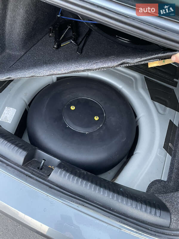 Седан Volkswagen Jetta 2015 в Києві