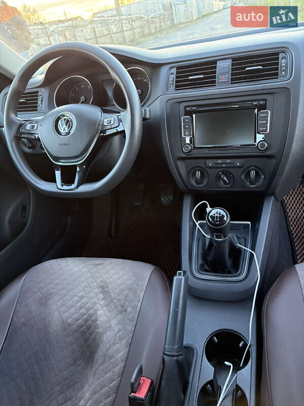 Седан Volkswagen Jetta 2015 в Києві