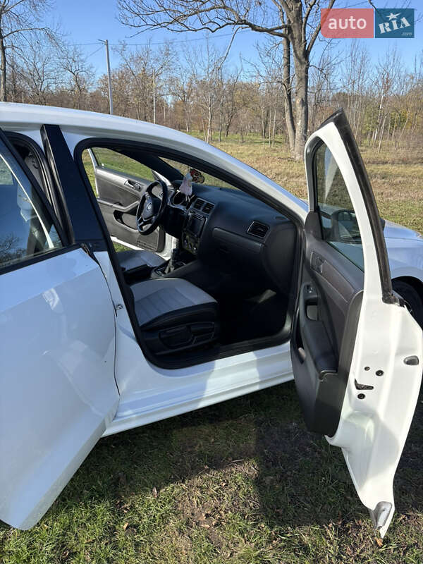 Седан Volkswagen Jetta 2015 в Кропивницькому фото 14 Седан Volkswagen Jetta 2015 в Кропивницькому