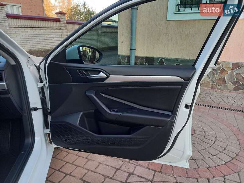 Седан Volkswagen Jetta 2018 в Львові фото 60 Седан Volkswagen Jetta 2018 в Львові