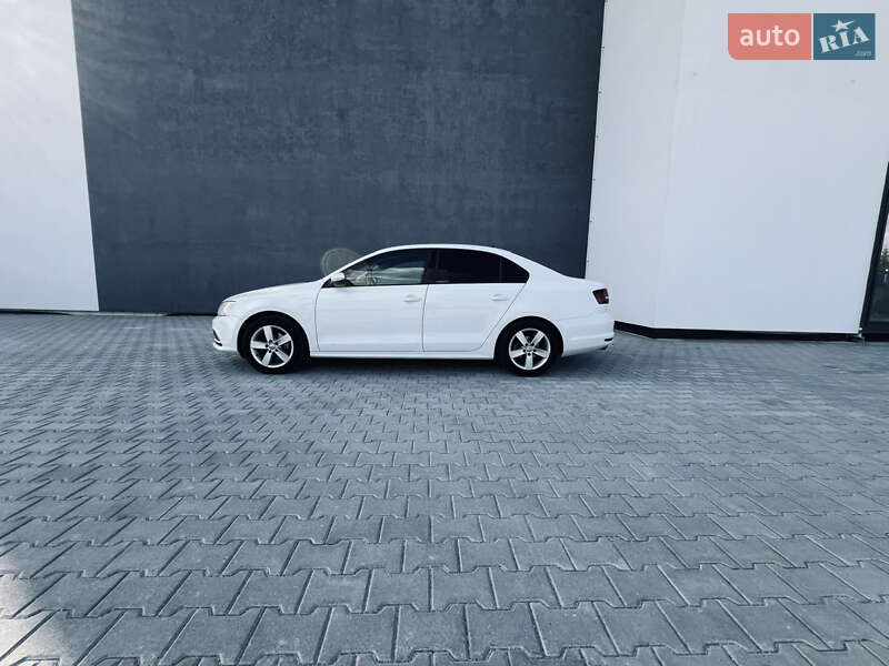 Седан Volkswagen Jetta 2016 в Львове