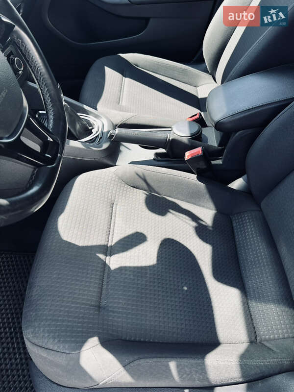 Седан Volkswagen Jetta 2016 в Львове