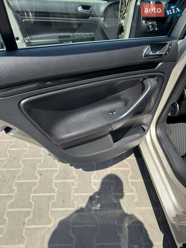 Универсал Volkswagen Jetta 2012 в Обухове фото 9 Универсал Volkswagen Jetta 2012 в Обухове