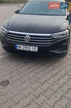 Седан Volkswagen Jetta 2018 в Вараше