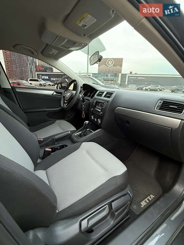 Седан Volkswagen Jetta 2016 в Києві фото 14 Седан Volkswagen Jetta 2016 в Києві