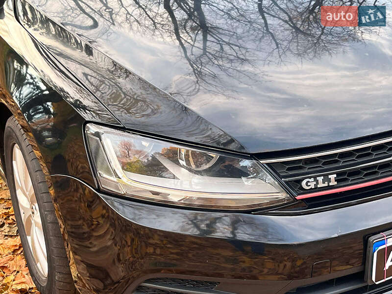 Седан Volkswagen Jetta 2015 в Киеве