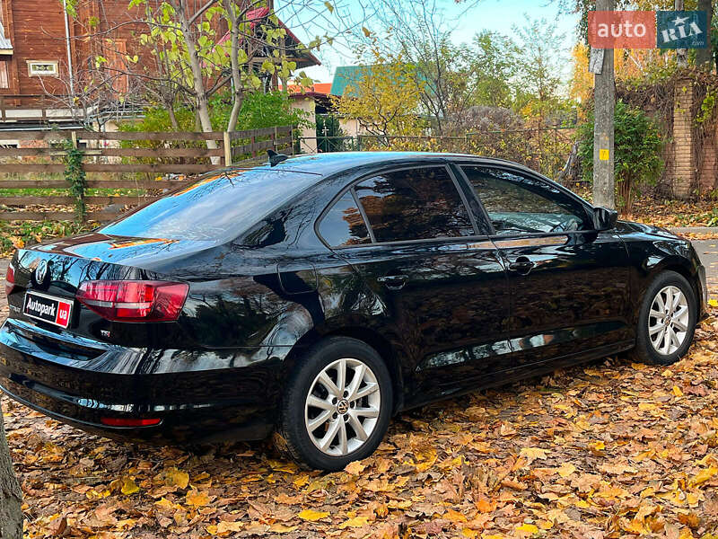 Седан Volkswagen Jetta 2015 в Киеве