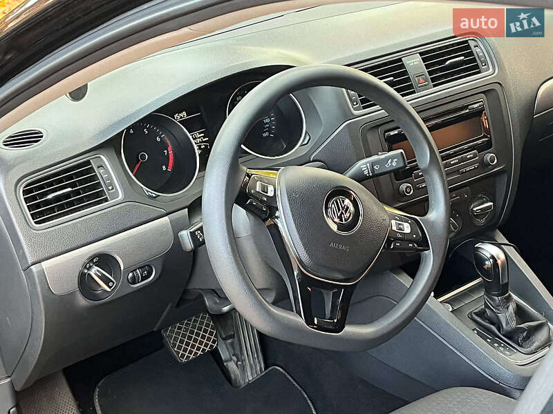 Седан Volkswagen Jetta 2015 в Киеве