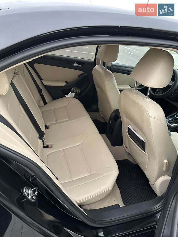 Седан Volkswagen Jetta 2014 в Києві