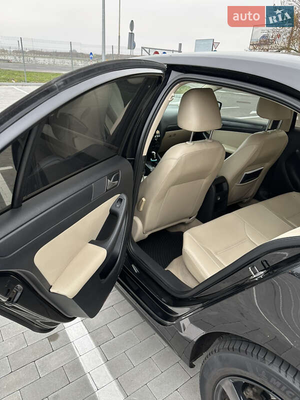 Седан Volkswagen Jetta 2014 в Києві