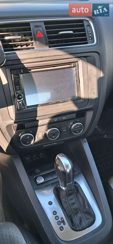 Седан Volkswagen Jetta 2013 в Києві фото 3 Седан Volkswagen Jetta 2013 в Києві