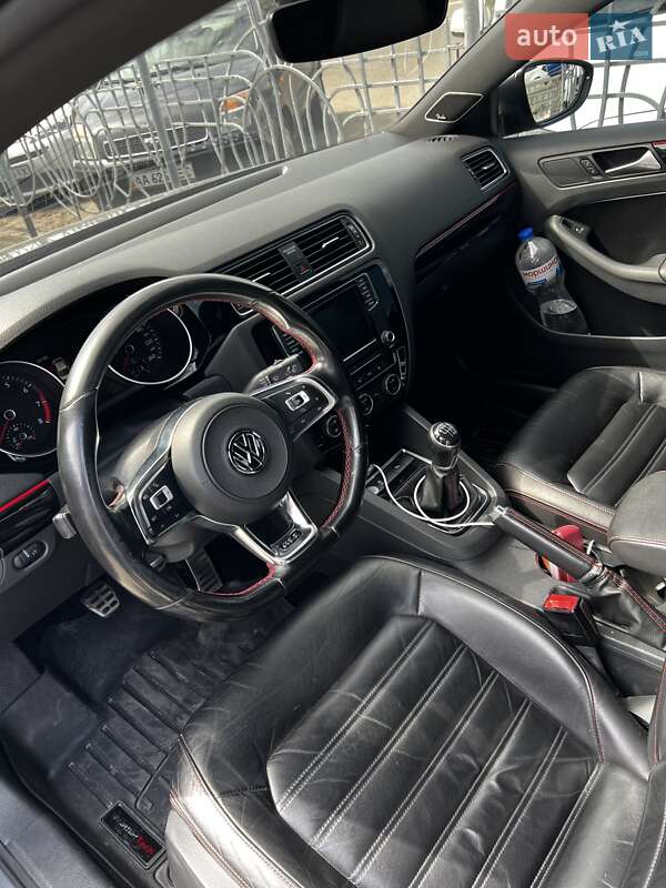 Седан Volkswagen Jetta 2017 в Киеве