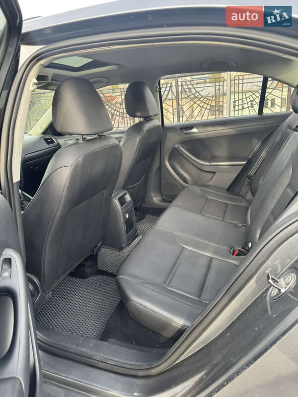Седан Volkswagen Jetta 2011 в Києві