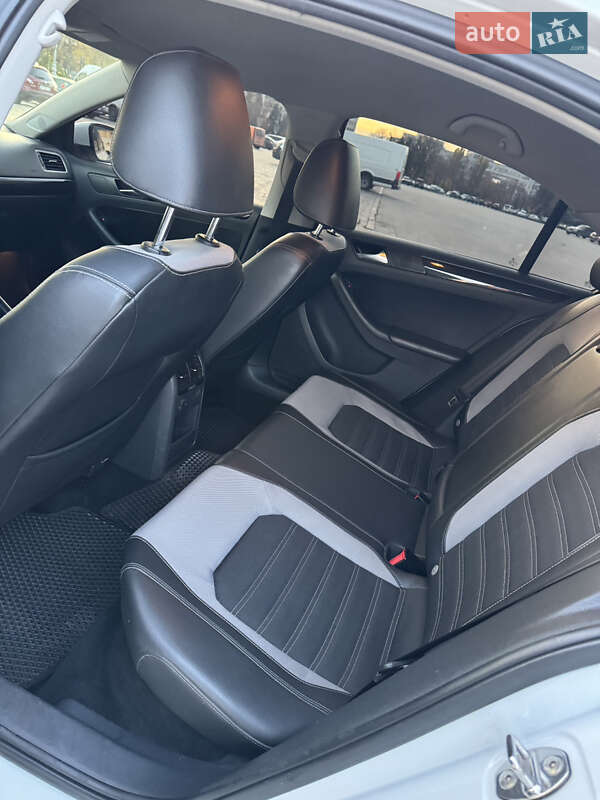 Седан Volkswagen Jetta 2016 в Харькове фото 6 Седан Volkswagen Jetta 2016 в Харькове