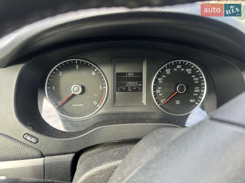 Седан Volkswagen Jetta 2013 в Чорнобаї