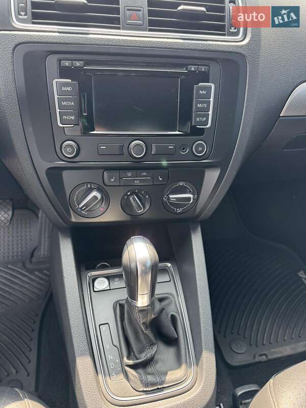 Седан Volkswagen Jetta 2015 в Полтаві