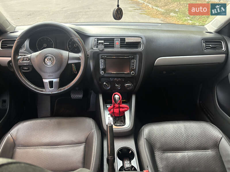 Седан Volkswagen Jetta 2013 в Дніпрі