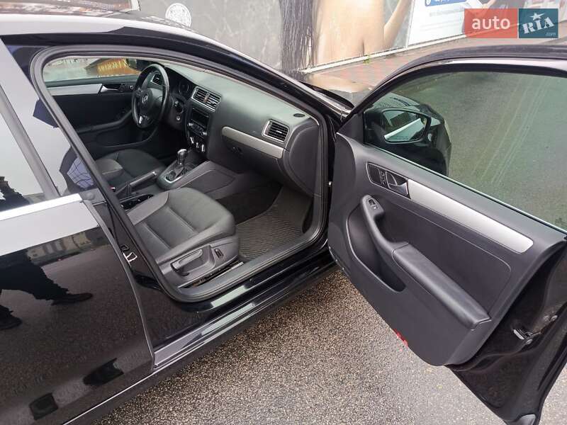 Седан Volkswagen Jetta 2014 в Днепре
