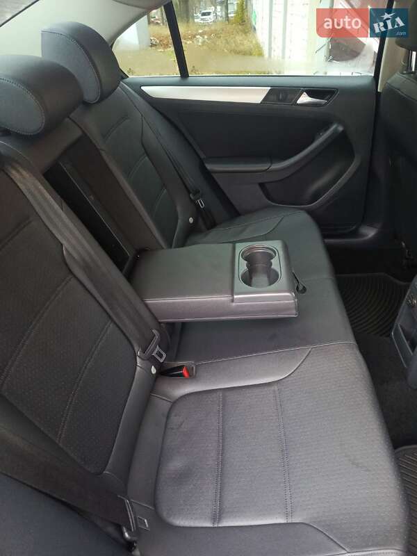 Седан Volkswagen Jetta 2014 в Днепре