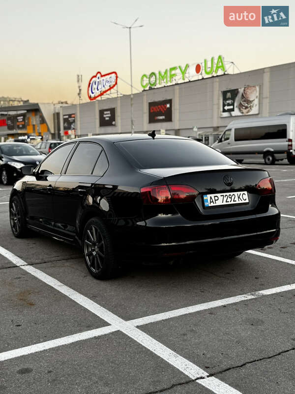 Седан Volkswagen Jetta 2012 в Запоріжжі