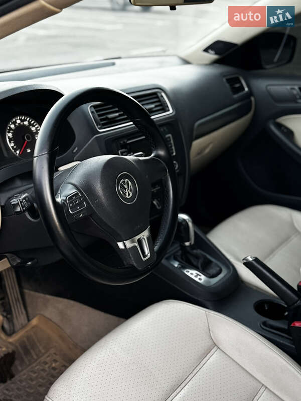 Седан Volkswagen Jetta 2012 в Запоріжжі