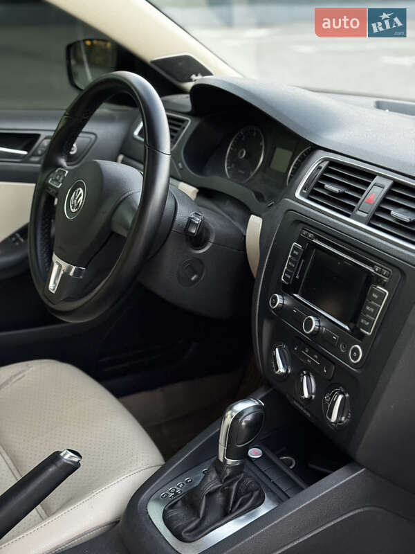 Седан Volkswagen Jetta 2012 в Запоріжжі