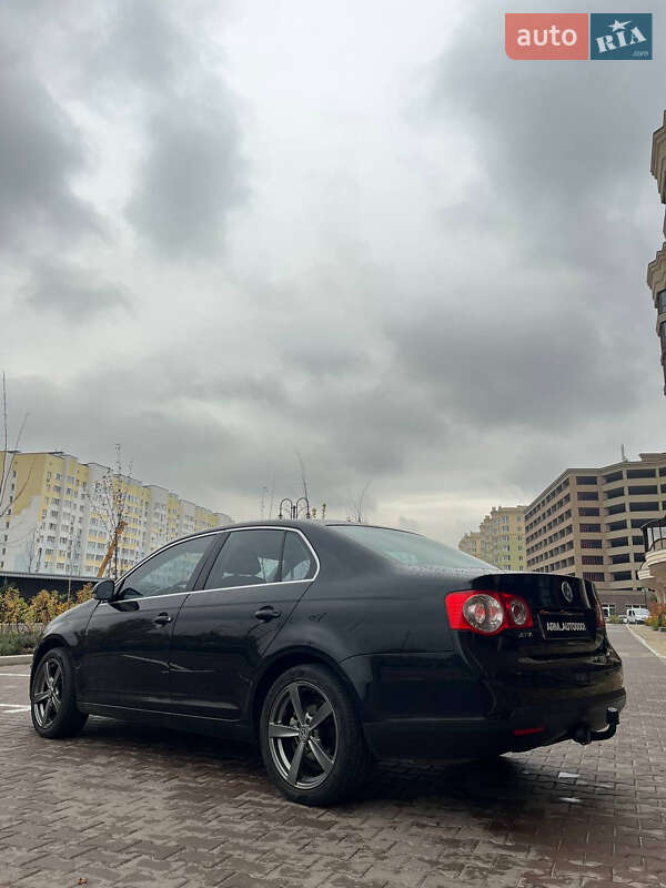 Седан Volkswagen Jetta 2006 в Киеве