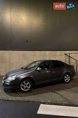Седан Volkswagen Jetta 2008 в Києві