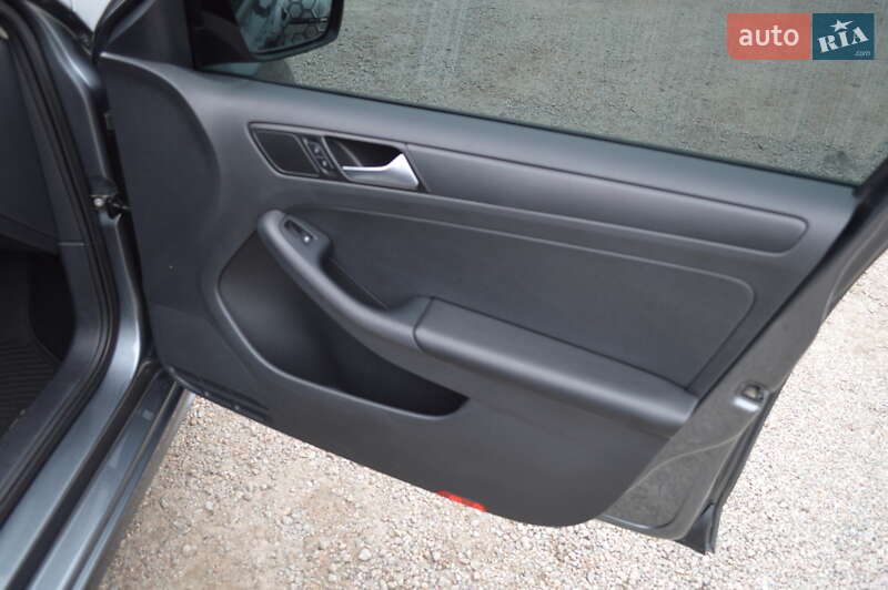 Седан Volkswagen Jetta 2016 в Кропивницькому фото 17 Седан Volkswagen Jetta 2016 в Кропивницькому