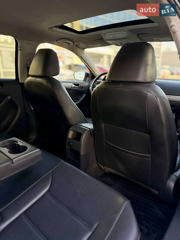 Седан Volkswagen Jetta 2014 в Днепре