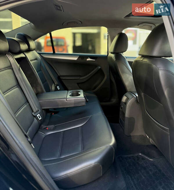 Седан Volkswagen Jetta 2014 в Днепре