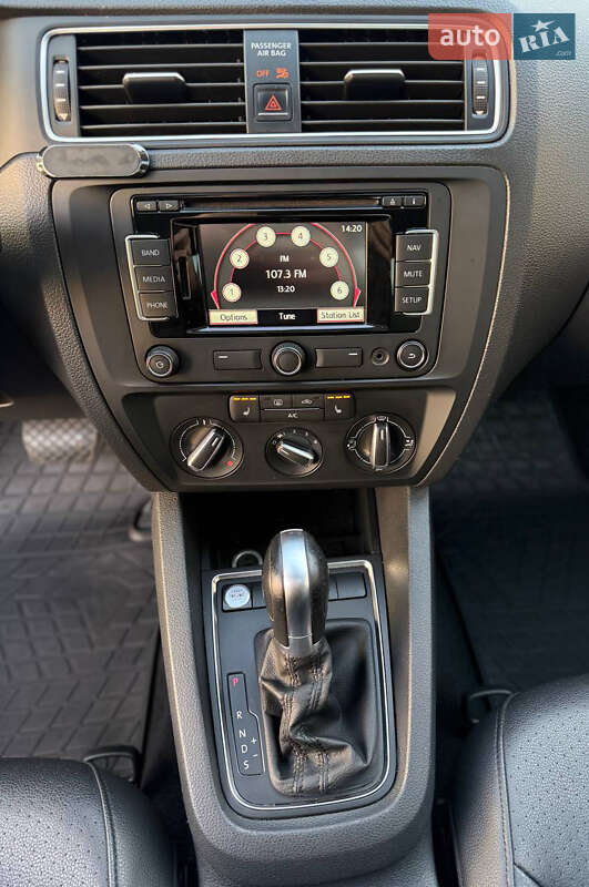 Седан Volkswagen Jetta 2014 в Днепре